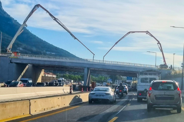 Coulage béton hors norme sur le chantier d'élargissement de l'A57