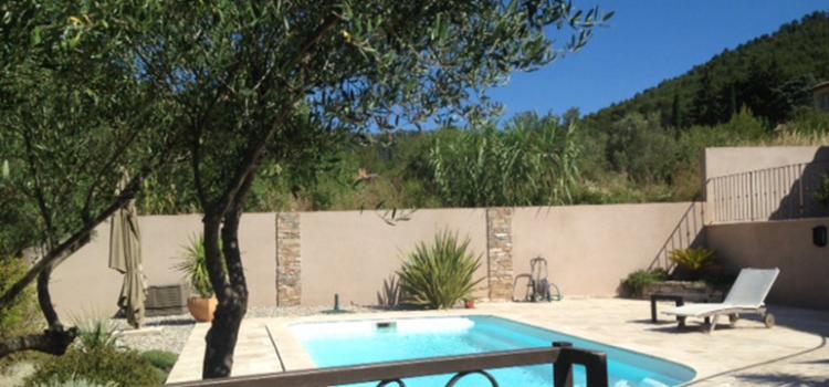 piscine avec terrasse villa provençale 